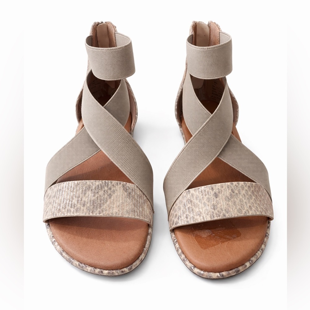 Gentle Souls Kenneth Cole Break Elastic Sandals 8.5M Gladiator Comfort NWOT - Picture 1 of 4